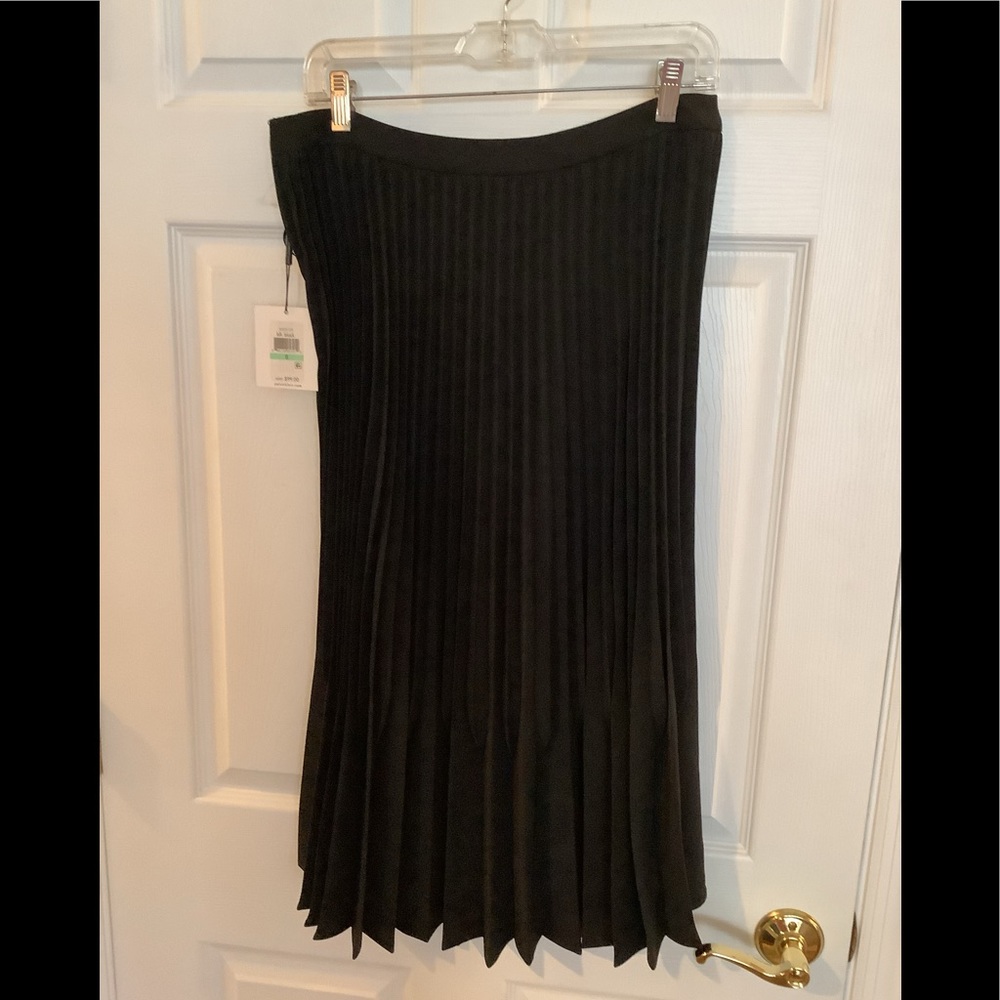 Calvin Klein Pleated skirt sz 8 NWT